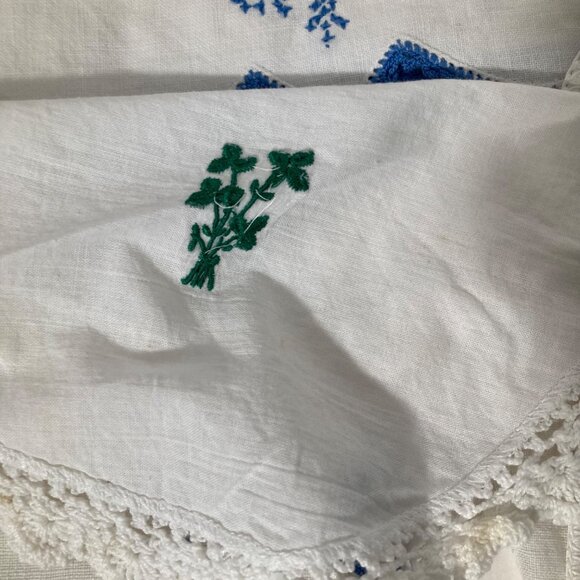 5 Vintage Handmade Embroidered Doilies Bureau Scarves Table Runners Flaw - Picture 3 of 13